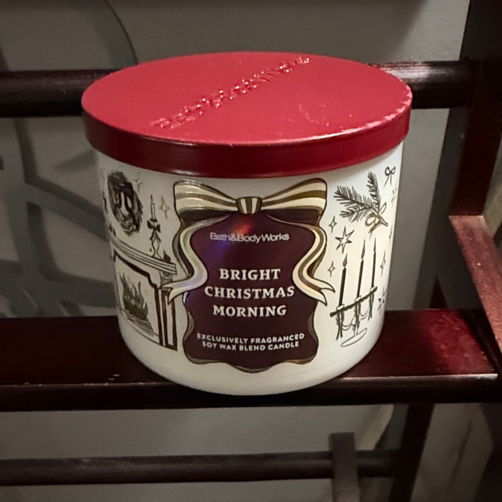 Bath & Body Works Bright Christmas Morning Candle with Red Lid